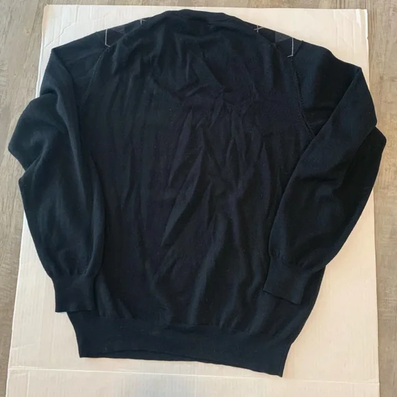 Lot of 2 Jos A Bank men’s black& navy merino wool sweaters size Medium